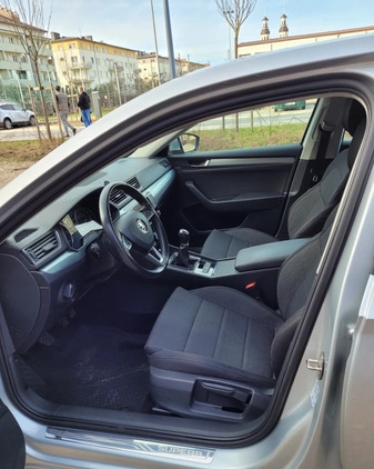 Skoda Superb cena 62500 przebieg: 155560, rok produkcji 2016 z Marki małe 172